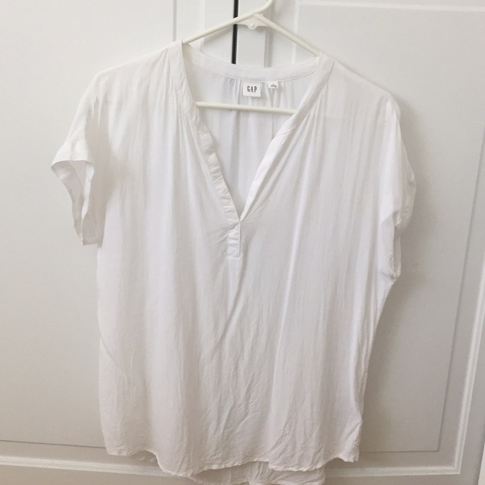 Gap white top